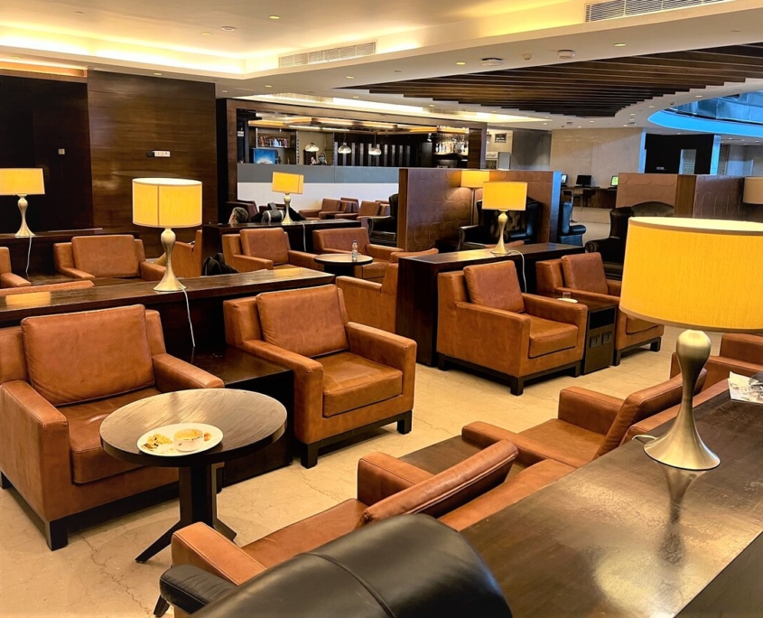 Quiet business-class lounge